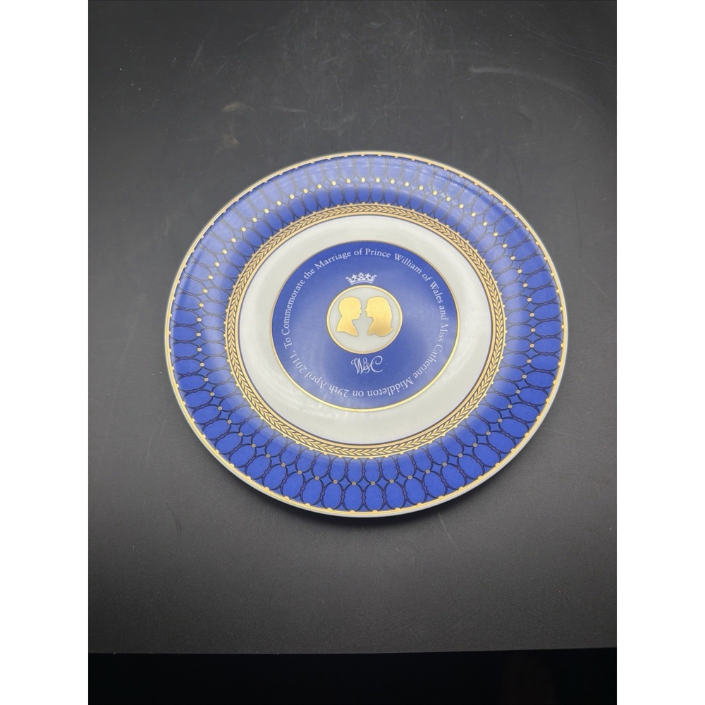 Wedgwood plate commemorating the 2011 wedding of Prince William and Catherine.